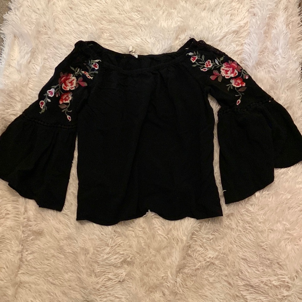 Umgee Black flowing sleeve size medium
